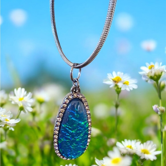 Elegant Blue/Green Opal Pendant Necklace - Picture 2 of 3